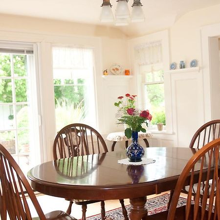 La Rosetta B&B Qualicum Beach Exterior photo